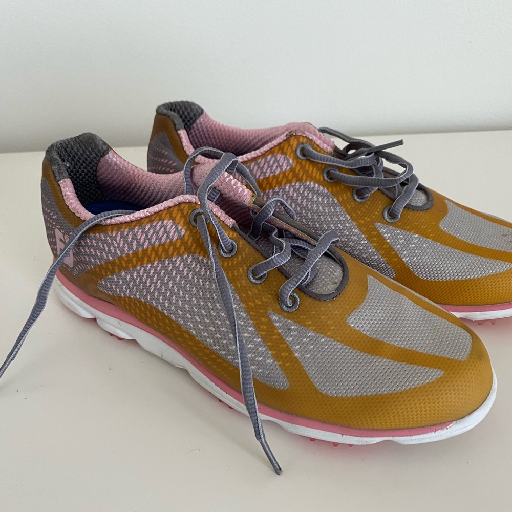 Brand new golf ⛳️ shoes size 7